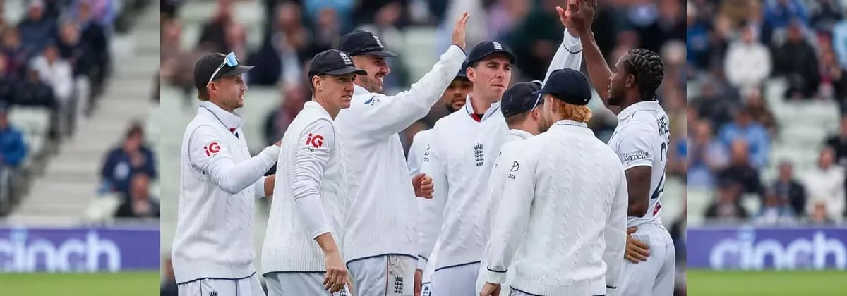 Edgbaston Demolition: Seamers Skittle Pakistan for 133 Before Gay and Brook Hand England the Lead